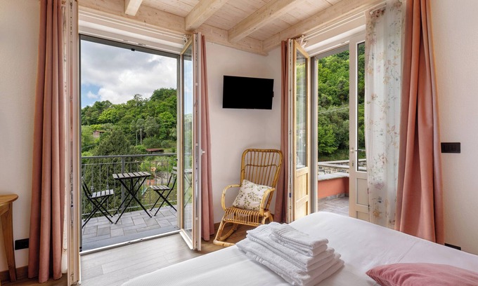 Velva Apartment | Room 'Mereta' with Mountain View, Wi-Fi and Air Conditioning