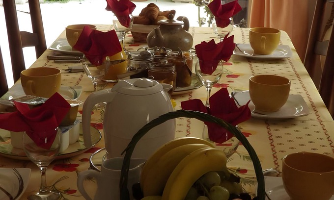 Visan Apartment | Room 'Oliveraie' with Mountain View, Shared Terrace and Wi-Fi