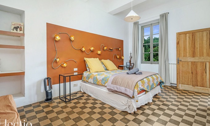 Rustrel Bed & Breakfast | Room Parrain I Parenthèse en Luberon I Electio