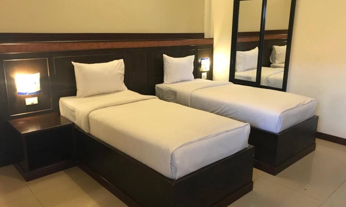 Chumphon Hotel | Room Place