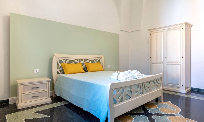 Pulsano Apartment | Room 'Primo Piano - Camera 1' with Private Garden, Wi-Fi and Air Conditioning