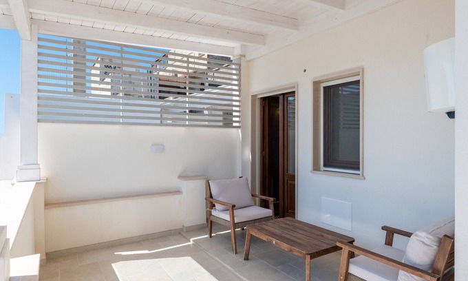 Pulsano Apartment | Room 'Primo Piano - Camera 2' with Private Garden, Wi-Fi and Air Conditioning