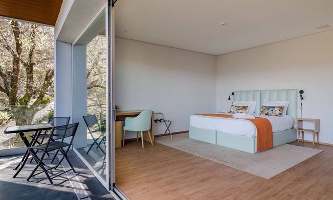 Vieira do Minho Apartment | Room 'Queen 2 - Oak Nature' with Shared Pool, Shared Terrace and Wi-Fi