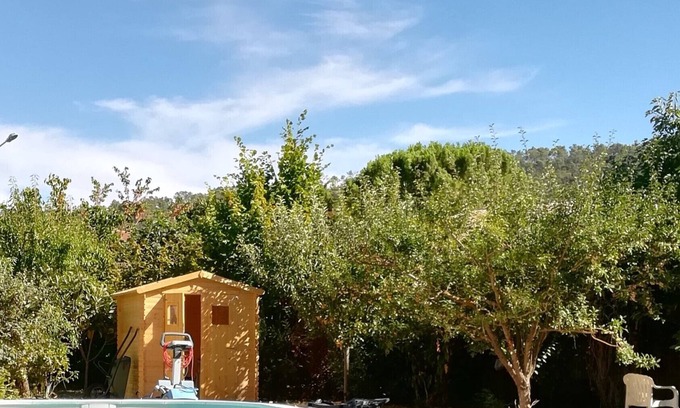 Brignoles House | Room "the Camellia"