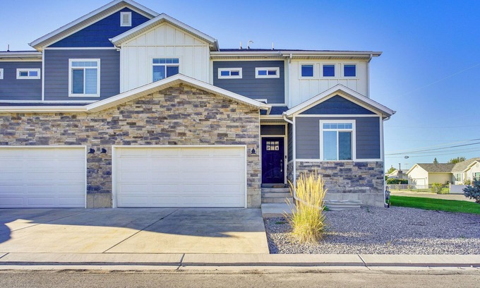 Millcreek House | Room to Work + Relax! SLC Townhome w/Office, Yard