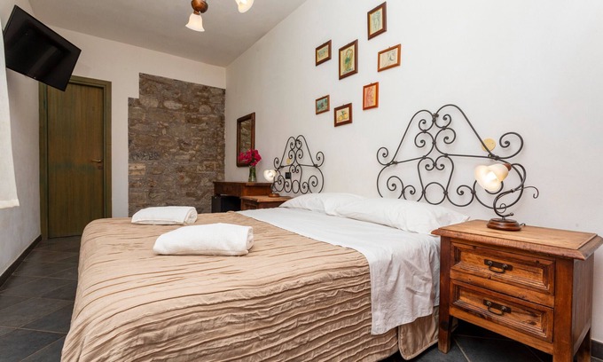 Trappitello Apartment | Room 'Vicenzu' with Mountain View, Wi-Fi, and Air Conditioning