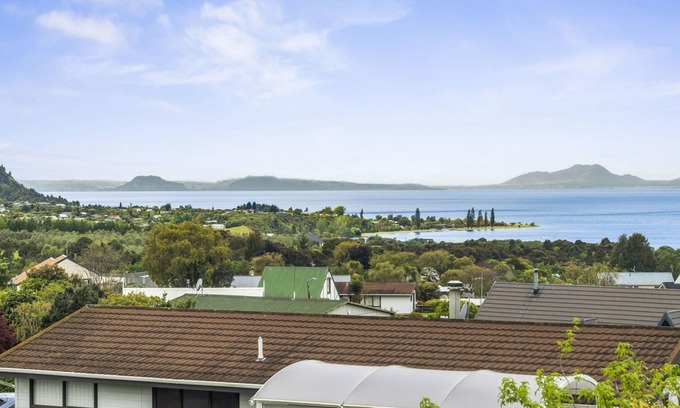 Omori House | Room with a View - Omori Holiday Home
