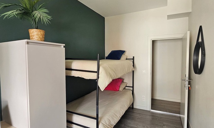 St. Macharius Apartment | Room with bunk bed (3)