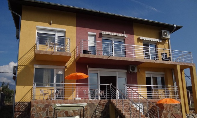 Strumyani Bed & Breakfast | Room with queen size bed and panoramic view