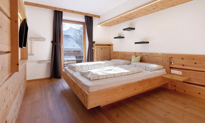 Sluderno Apartment | Room 'Zirbensuite Zi 1' with Mountain View, Shared Garden and Balcony