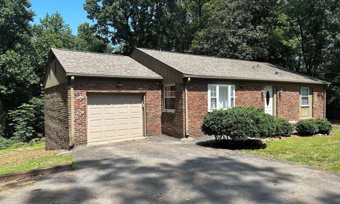 Ashley Oaks House | Roomy 4BR home in West Knox w/Patio - 6mi from UT