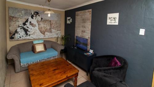 Port Elizabeth Apartment | Roots Self Catering Unit 1