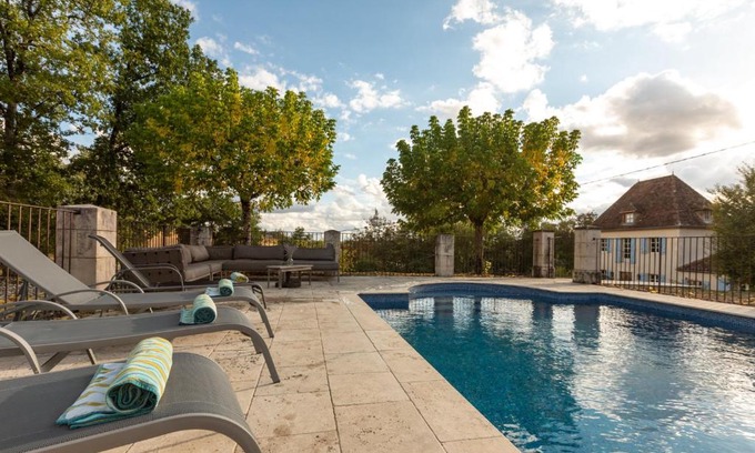 Roques House | Roques Cottage - Spacieuse maison pierre avec piscine chauffée, cuisine d'été, pétanque, ping-pong et jeux enfants - 10 min de Vic