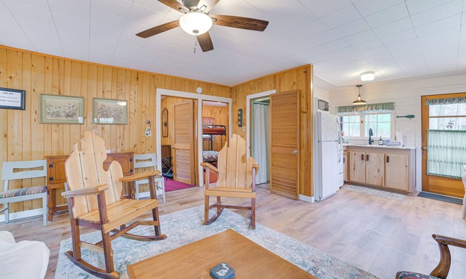 Higgins Lake Cabin | Roscommon Cabin < Half-Mi to Higgins Lake!