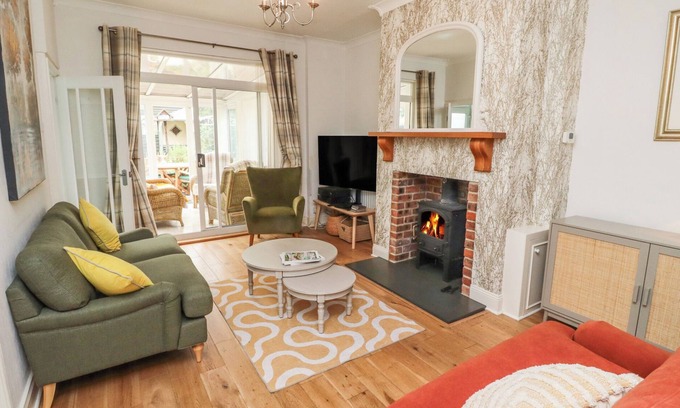 Morpeth Cottage | ROSE BRIAR COTTAGE, pet friendly, country holiday cottage in Morpeth