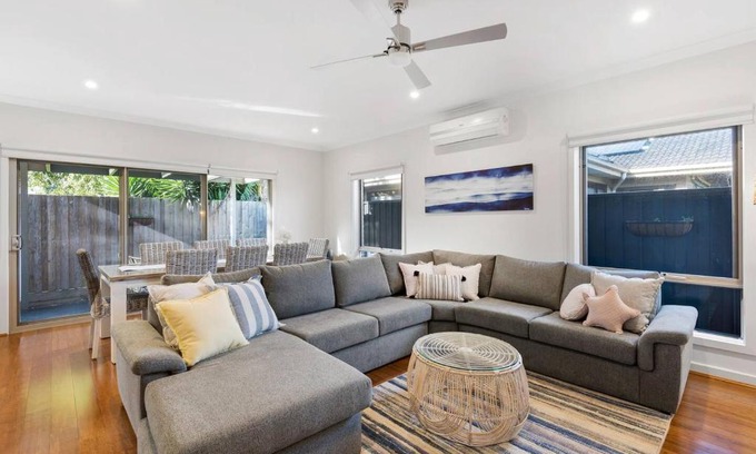 Rosebud House | 'Rosebud Seascape' A Modern Family Retreat