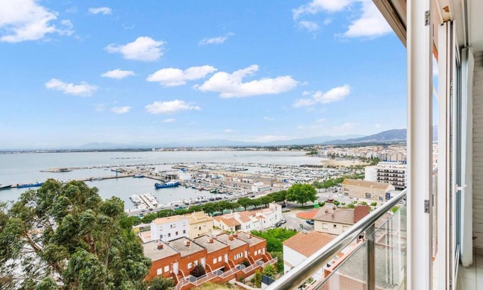 Roses Town Center Apartment | Roses harbour view flat AV-58