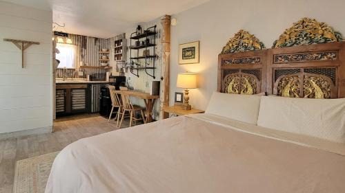 Medford House | Rosewood Studio by WanderLodges