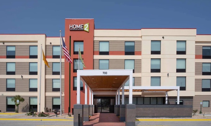 Roswell Hotel | Roswell’s Urban Ease: 3 Spacious Units. FREE Parking, Indoor Pool!
