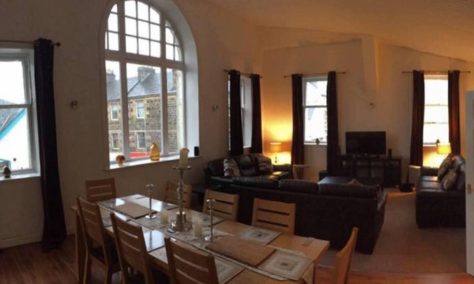 Rothesay Apartment | Rothesay - Apartment - Sleeps9 - PetsOK - Parking