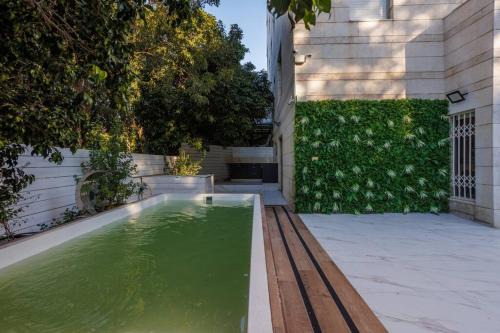 Tel Aviv Apartment | Rothschild Modern Apartment with a Pool