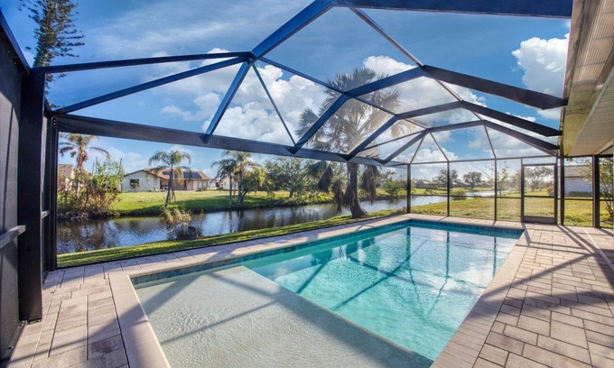 Pebble Beach House | Rotunda West Canal - P820941