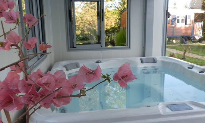 Doue-en-Anjou House | ROULOTTE GITE JACUZZI HEATED COVERED PRIVATE POOL AND SAUMUR DOUE