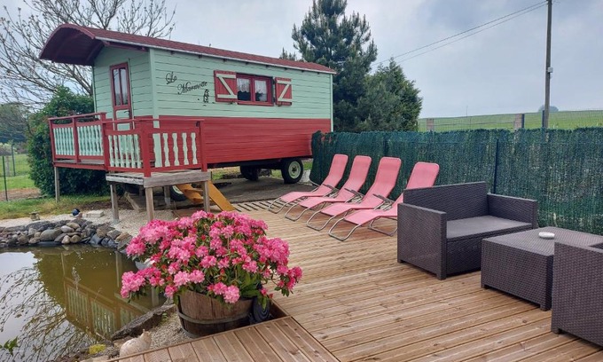 Poinson-les-Fayl Ski Chalet | Roulotte La Marmotte