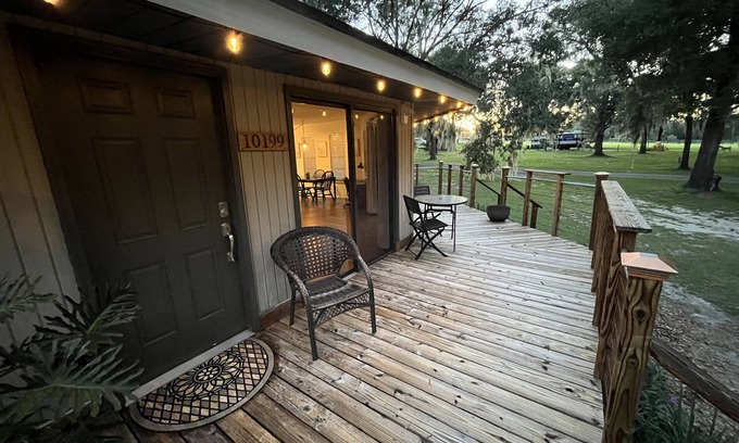 Summerfield Cottage | Round House with access to Little Lake Weir close to the Villages