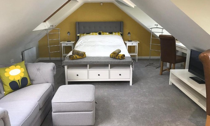 Macclesfield Apartment | Round-y-Corner
