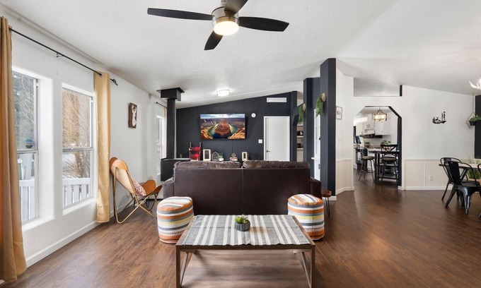 Williams Cabin | Route 66 Pit Stop | Grand Canyon in the Morning