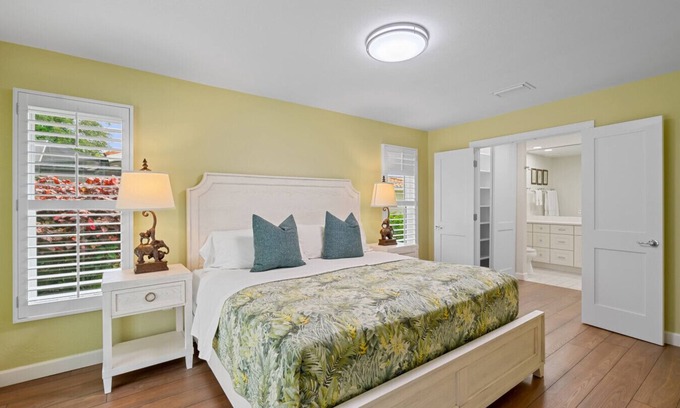 Kings Lake House | Rovigo Vacation Rental: Spacious Retreat with Panoramic Lake Views in Kings Lake. 4-BR, 4-Bathroom Home with Private Pool and just 3.4 Miles from the Vibrant 5th Ave and Naples Attractions!