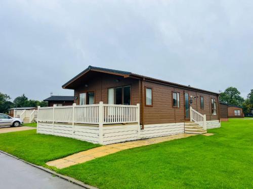 Malton House | Rowan Lodge with Hot Tub