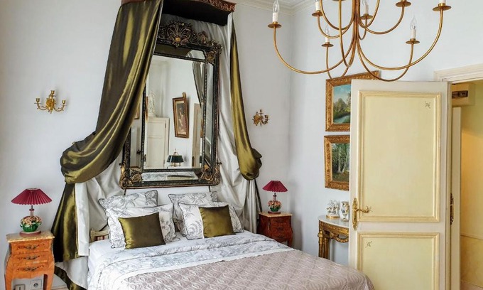 Provins Apartment | Royal Hubert