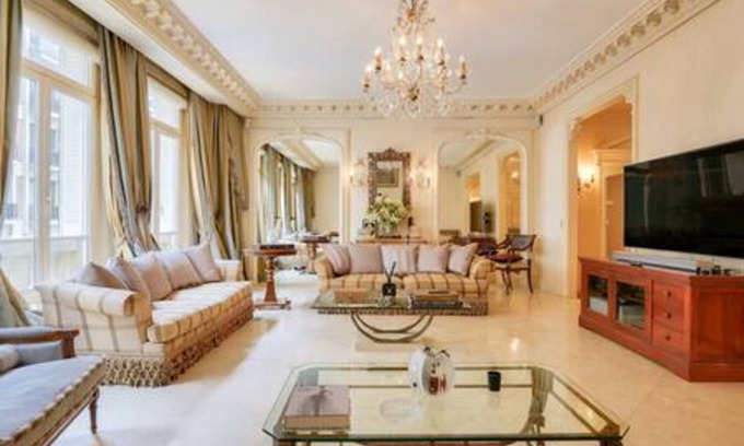 Champs-Elysees Apartment | Royal Montaigne in Paris