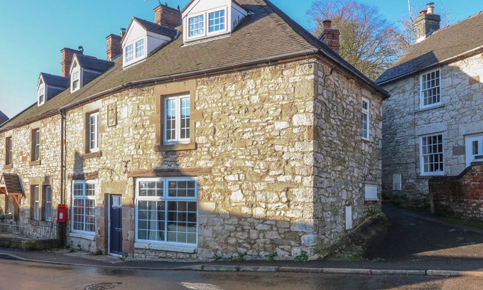 Newton Grange Cottage | ROYAL OAK, family friendly, character holiday cottage in Ashbourne