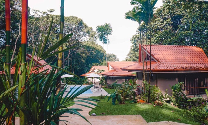Dominicalito House | Royal Sabitha, Private Luxury Jungle Oasis w/pool & yoga deck! 5min from Surf! Dominical
