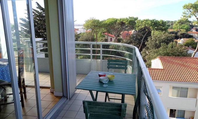 Royan Apartment | Royan Parc - APARTMENT - residence LA GRANDE HUNE - a little view of the sea