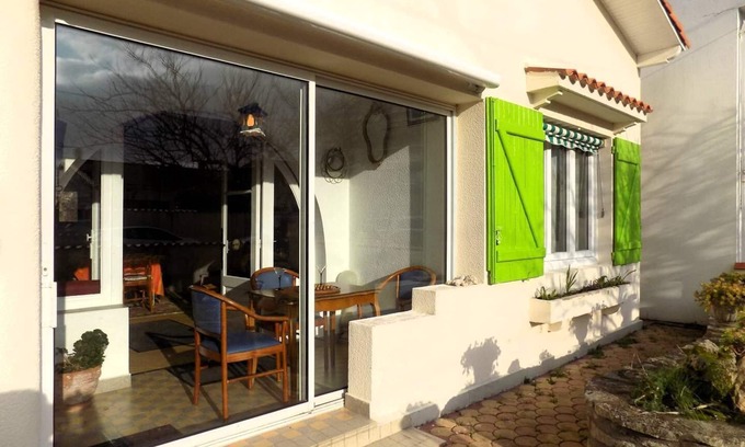 Royan House | Royan - RUSTIC HOUSE with enclosed garden - near SHOPS and BEACHES