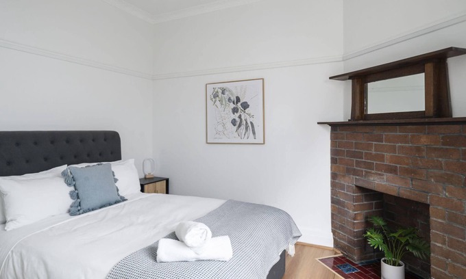 Rozelle House | Rozelle Retreat by the Bay Run