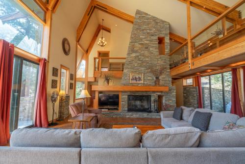 June Lake House | Rr-carson view1 Strap18-005