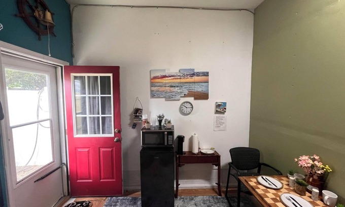 Bayview Apartment | RRRRAD Room by the beach with AC and Heat if needed in Norfolk. Big TV Too