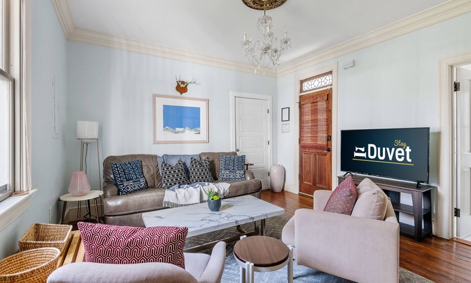 Cannonborough Elliotborough Apartment | Ruby Suite: Where your Vacation Shines