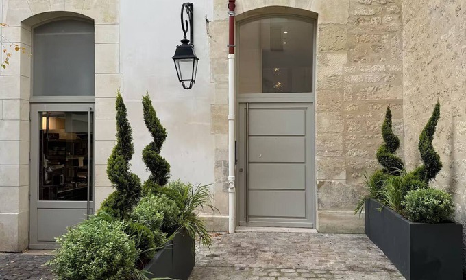 Saint-Thomas-d'Aquin Apartment | Rue Du Bac St Germain- A stunning home with a terrace