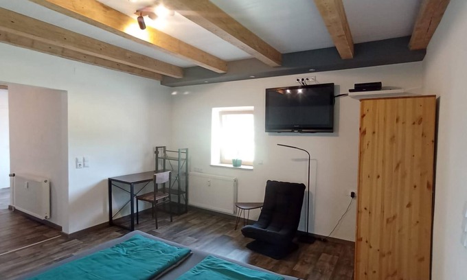 Waldmuenchen Apartment | Ruhig Gelegene Ferienwohnung mit Holzofen