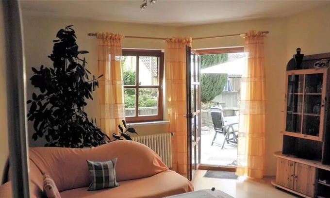 Gossersweiler Apartment | Ruhige Helle Ferienwohnung mit Eigener Terasse