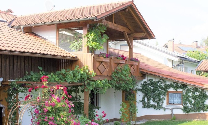 Ginselsried Apartment | Ruhige OG-Wohnung mit zwei Balkonen und Kachelofen im Herzen des Bayerischen Waldes