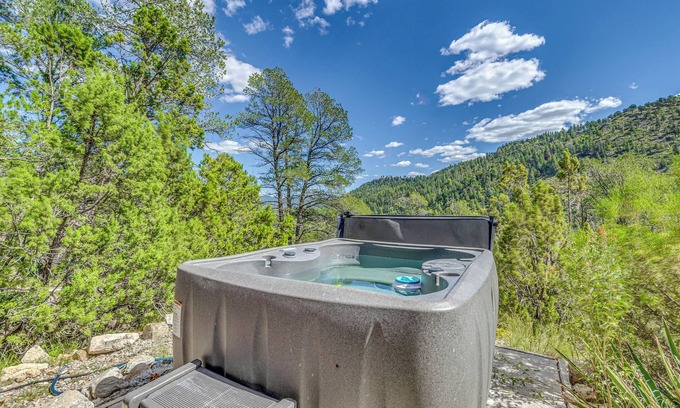 Ruidoso Cottage | Ruidoso Home w/Loft & Private Hot Tub