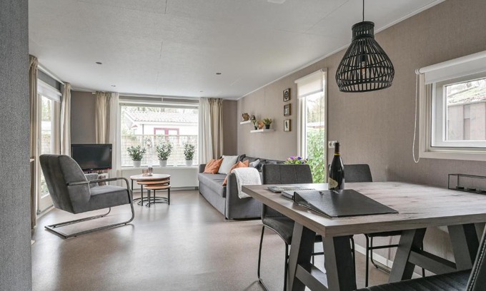 Bosgebied Hoenderloo Apartment | Ruime luxe 4 persoons Chalet midden op de Veluwe