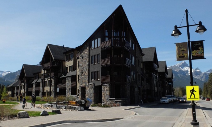 Canmore Condo | Rundle Cliffs Lodge in Canmore Spring Creek Mountain Village